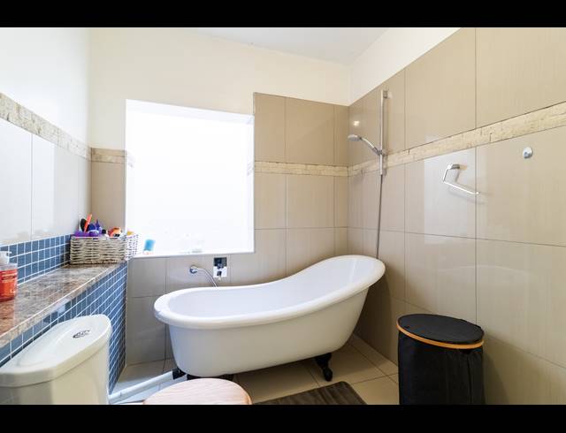 3 BEDROOM TOWNHOUSE FOR SALE IN GLENVISTA